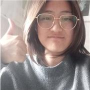 Grado en Ilustración, y estudios cursando en Gráfica Publicitaria. Conocimiento medio-alto en Inglés.